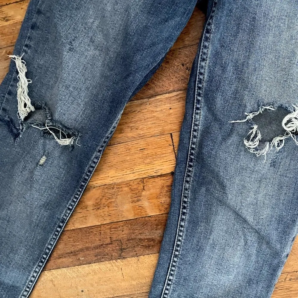 Free People medium wash comfortable casual denim cotton jeans ripped raw hem - Image 3