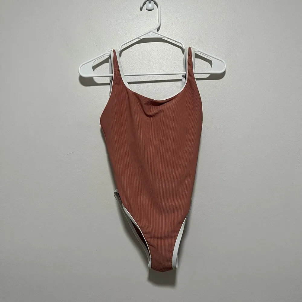 LainSnow Ocean Isle Women's One‎ Piece Bathing Suit in Sangria Size XS - Image 3