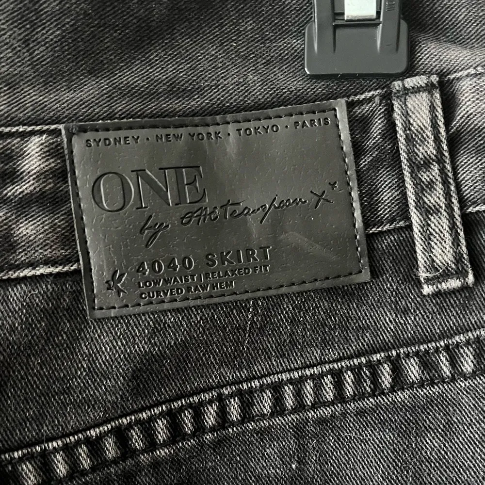 One Teaspoon  Black 4040 Raw Hem Button Fly Micro Mini Skirt Denim Size 24 - Image 6