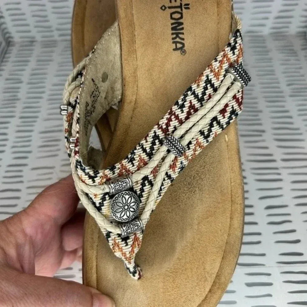 Minnetonka Women's‎ Silverthorne 360 Sandal size 8 - Image 6