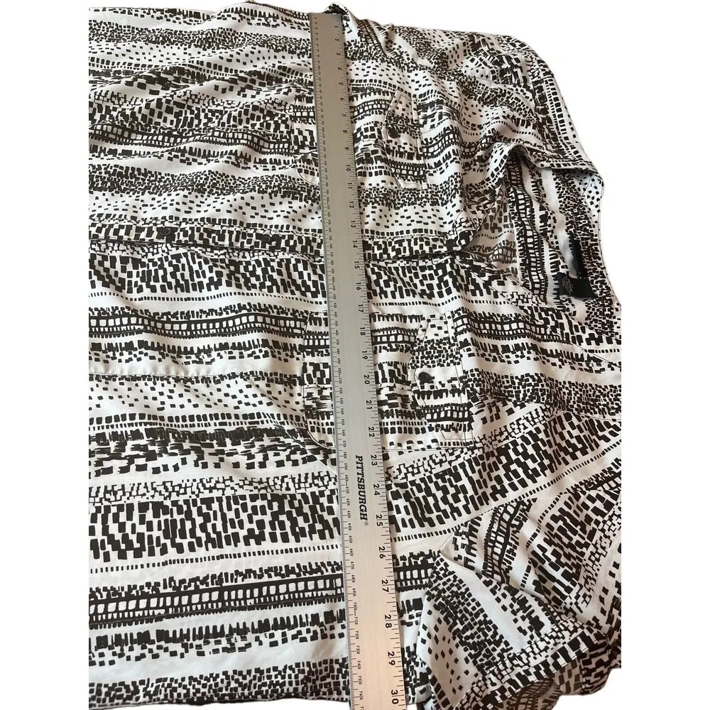 Maggie Barnes 4x Short Sleeve Button Up Brown & White Horizontal Patterned Top - Image 8