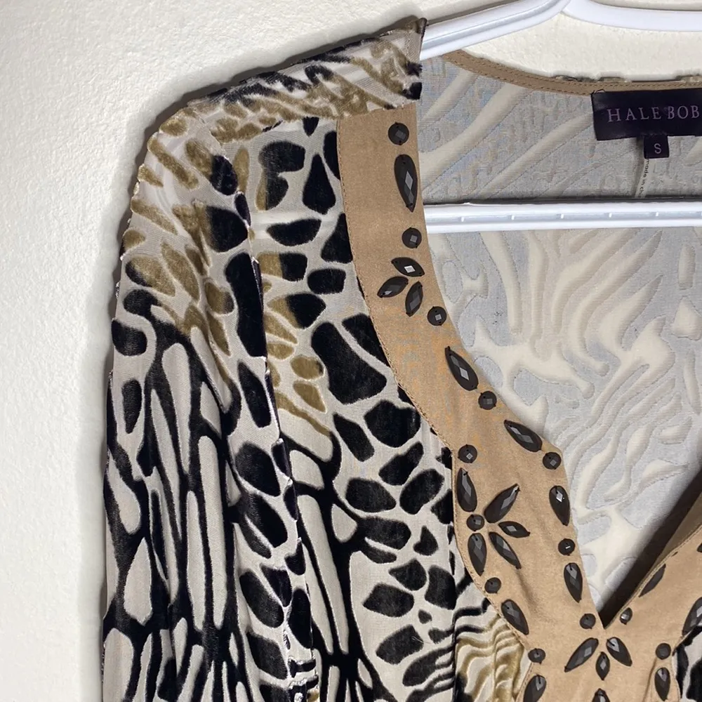 Hale Bob silk and velvet animal print v-neck embellished blouse size S - Image 4