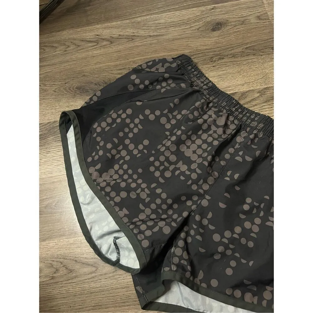 Nike Black & Grey Patterned Shorts Woman’s Size Medium - Image 4