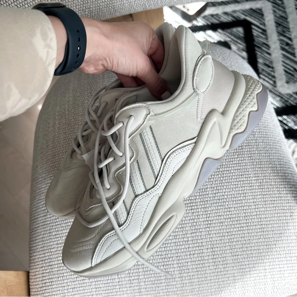 NWT Adidas Ozweego Low-Top Sneakers in Gray - Image 5