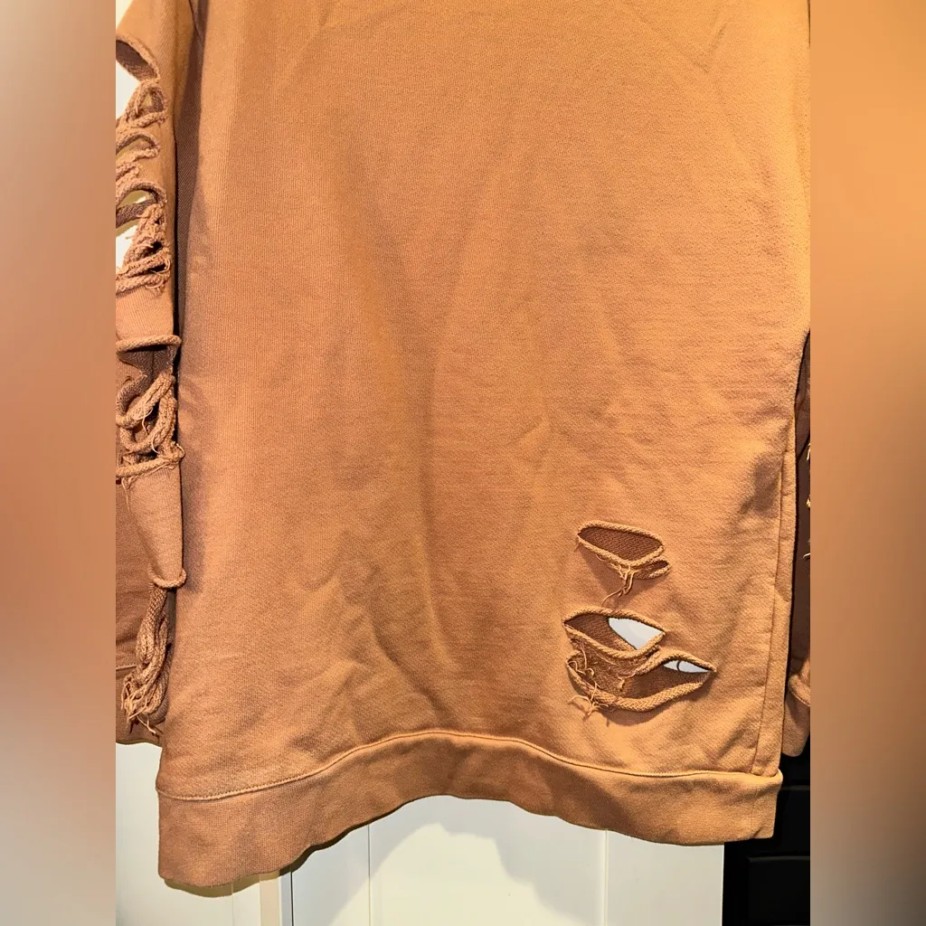 Alo Fade Disressed Crew Neck Pullover In Henna - Image 8