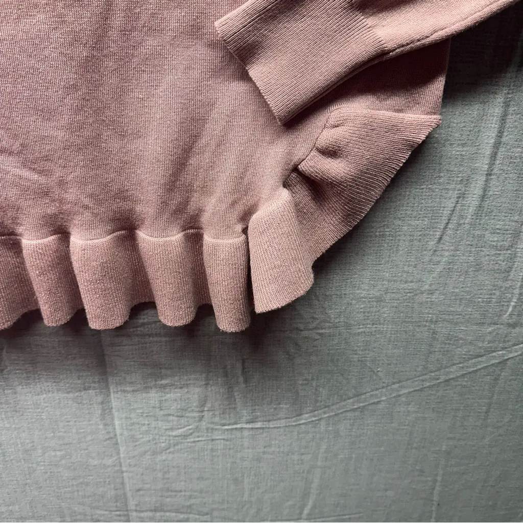 Poof! Round Ruffle Hem Sweater Ribbed Knit Dusty Rose Crewneck size Large - Image 5