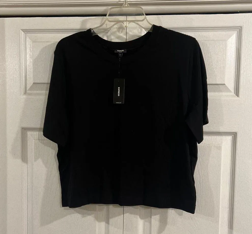 NWT Crew Neck Short Sleeve Cropped Boyfriend Tee size M - Image 3