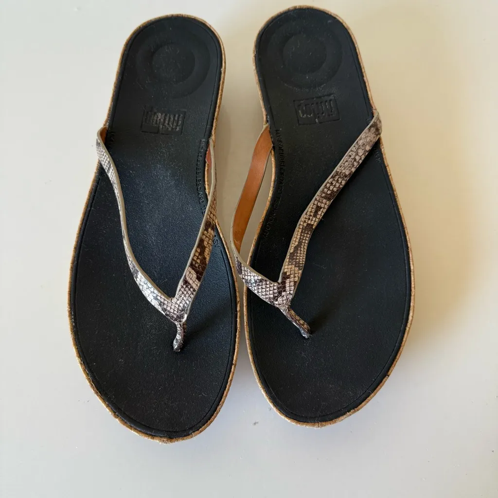 FitFlop Linny Cork Wedge Snake Print Thong Flip Flop Sandals SZ  10 Comfort Shoe - Image 2