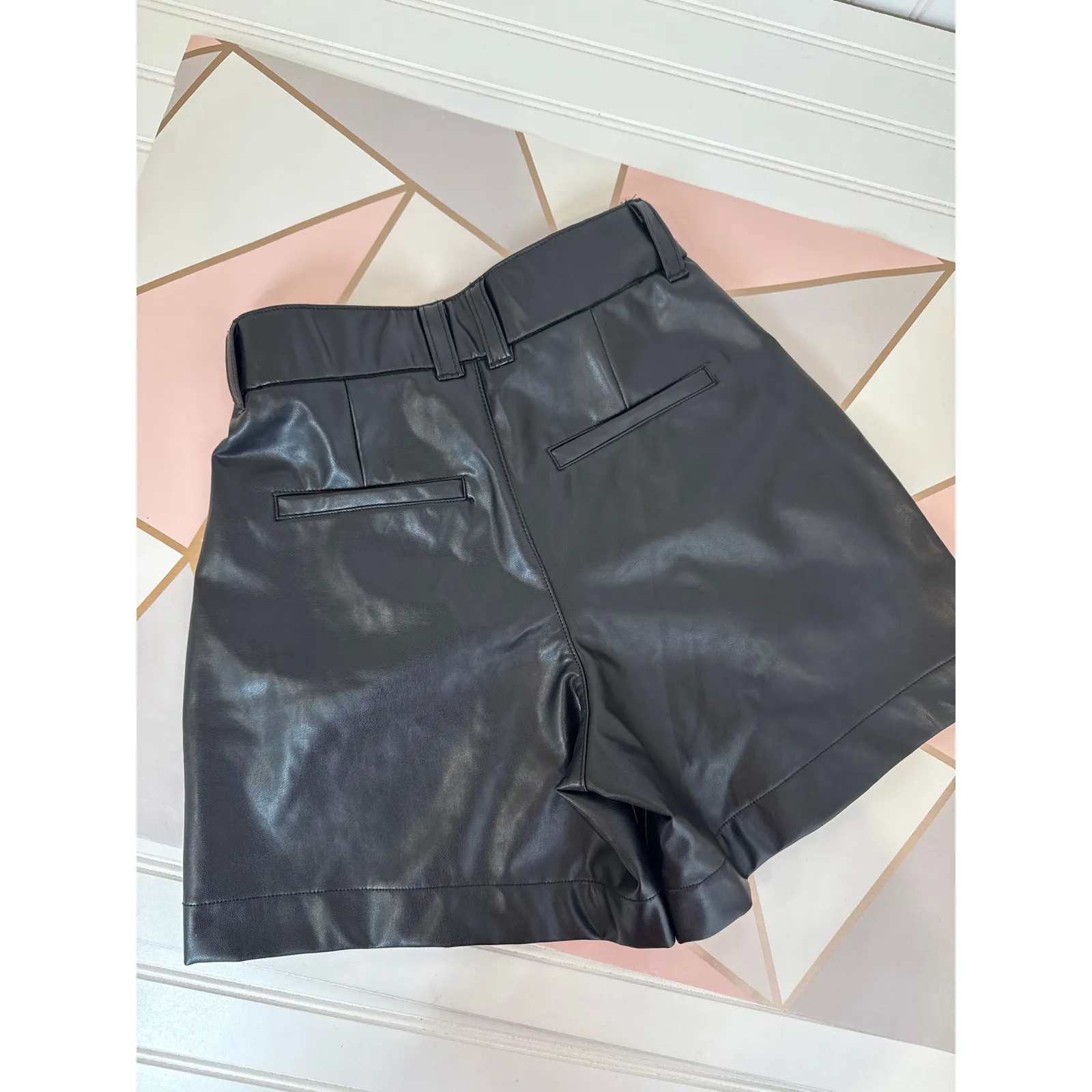 Abercrombie and Fitch Black Vegan Leather High Rise Tailored Shorts Pleated XS - Image 5