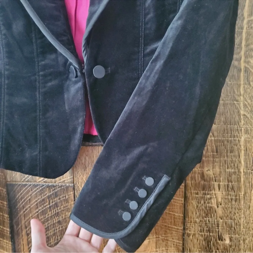 White House Black Market Velvet Blazer Like New Size 2 Black - Image 4