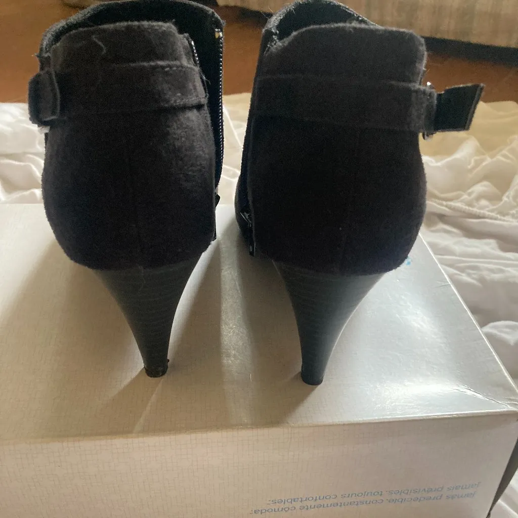 NWT Comfort Plus by Predictions "Sonya" black suede booties, womens size 10 - Image 4