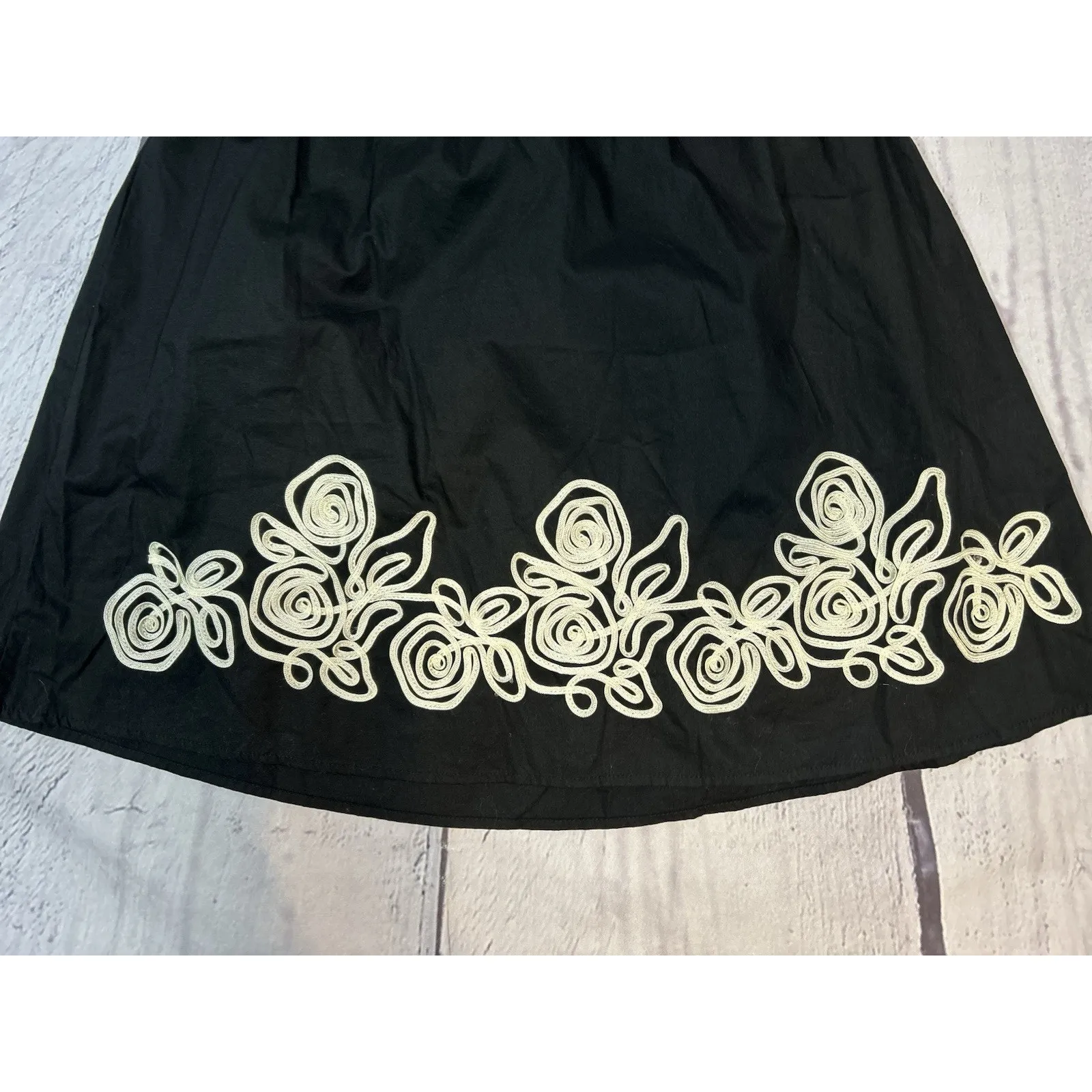 W Wrapper Black Swing Skirt White Ribbon Applique Women’s Size M Knee Length - Image 3