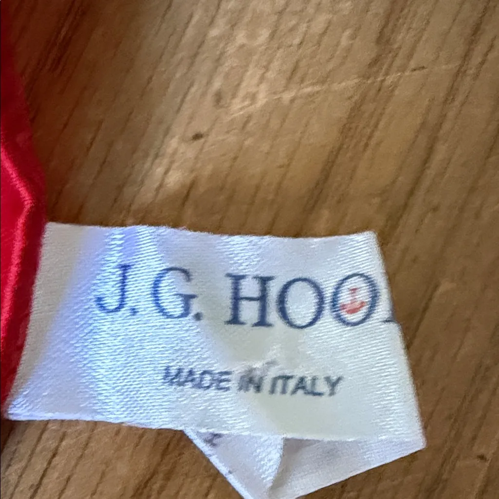 Elegant Red and Gold Chain Pattern Scarf - Image 5