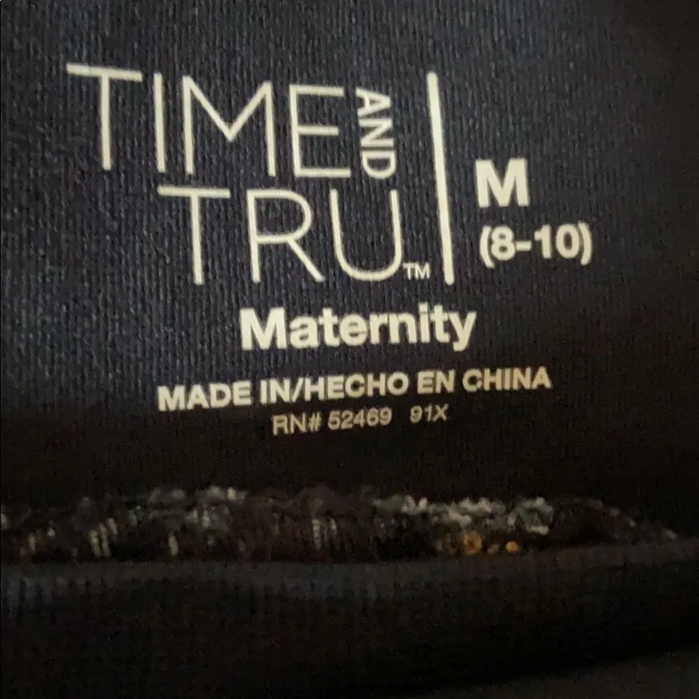 Like new Time and Tru M dark wash skinny maternity jeans. - Image 4