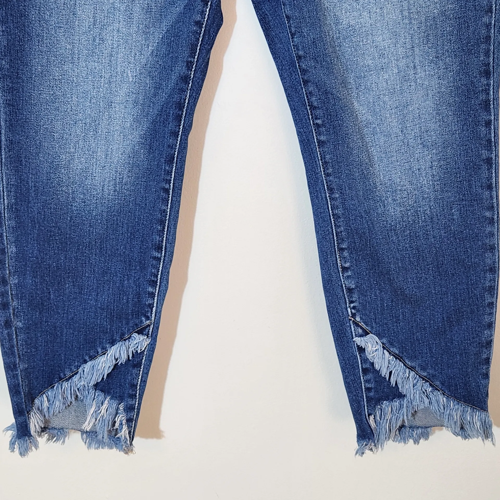 KanCan by Maurices Cropped Jeans with Raw Edge Tulip Hems Size 16 - Image 3