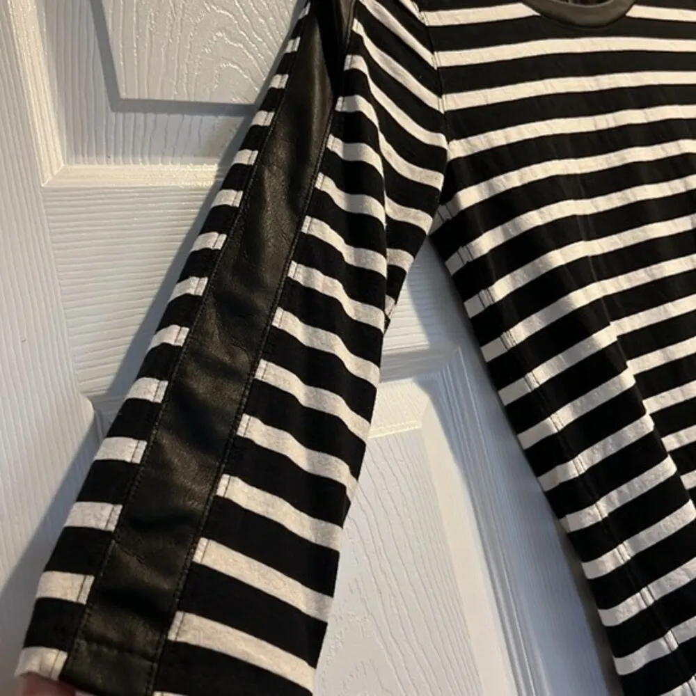 J. Crew Striped Top With Faux Leather Trim Down Sleeves & Zip Pull Size xxs - Image 3