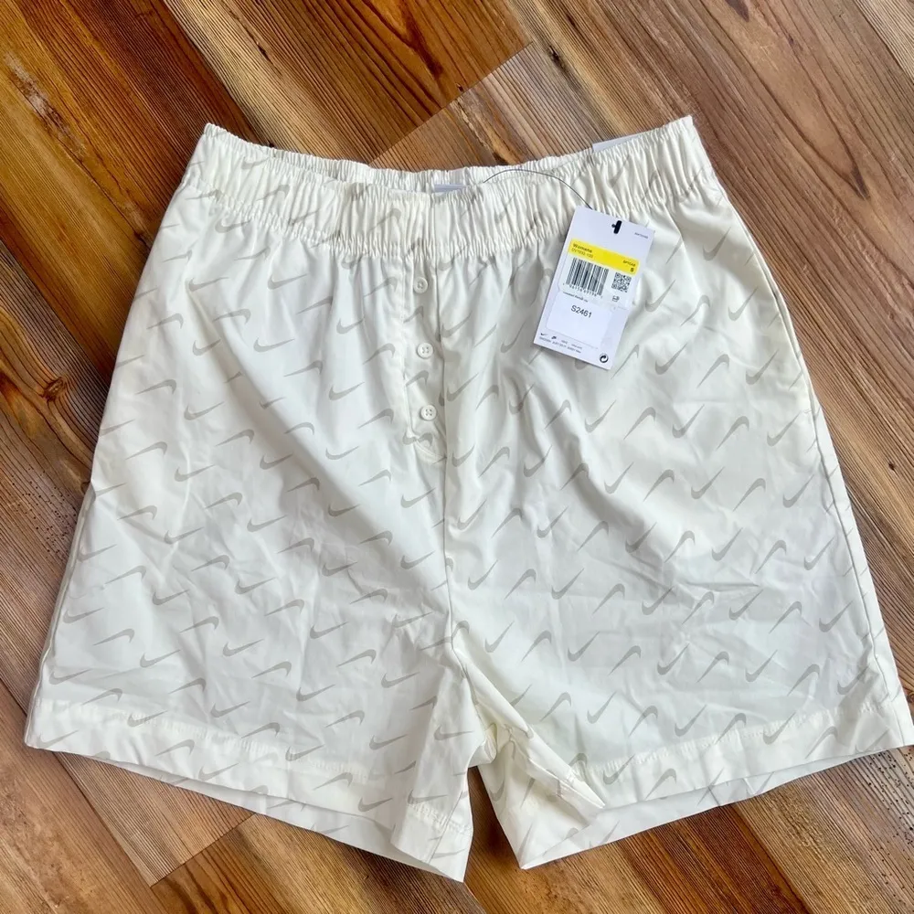 Nike Women's Sportswear Everyday Modern High Waisted Woven Shorts Size S #S2461 - Image 3