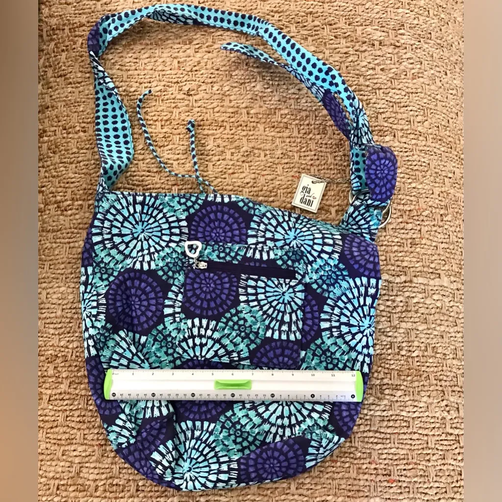 Gia & Dani Gigi Hill Collection Reversible Bucket crossbody bag NWT Blue - Image 3