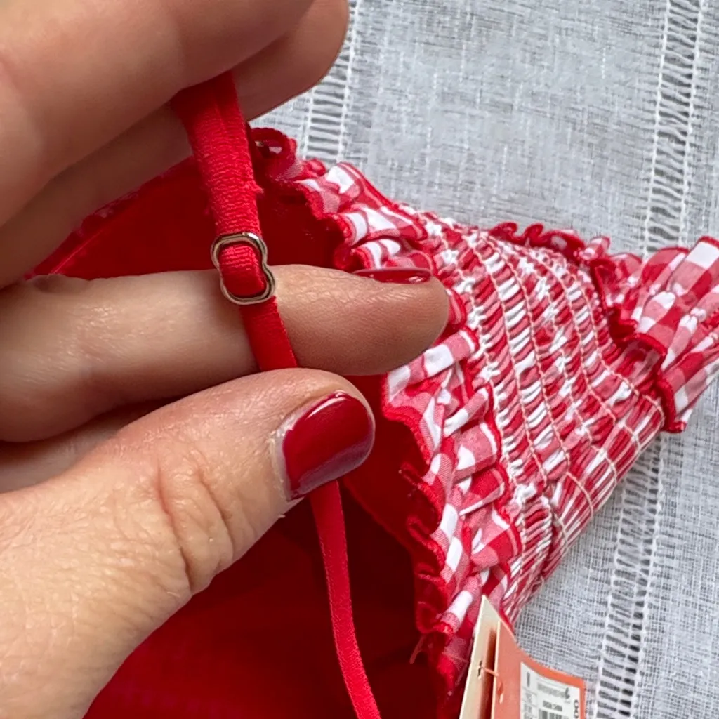 Colsie NWT Red and White Gingham Crop Top Size M - Image 5