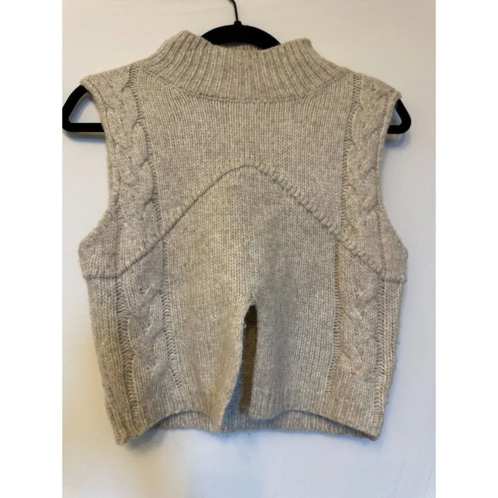 Le Lis Knit Cropped No Sleeve Sweater with Front Slit Size Small - Image 3