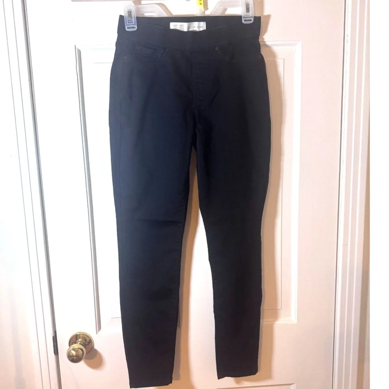 Levi Strauss Signature Gold‎ Totally Shaping Black Pull-on Skinny Jeans 2 Short - Image 2