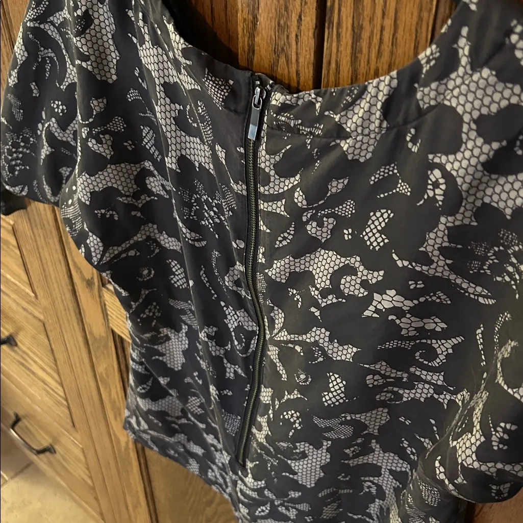 Banana Republic 100% Silk Top Lace Print Black Cream Blouse Short Sleeve Small‎ - Image 5