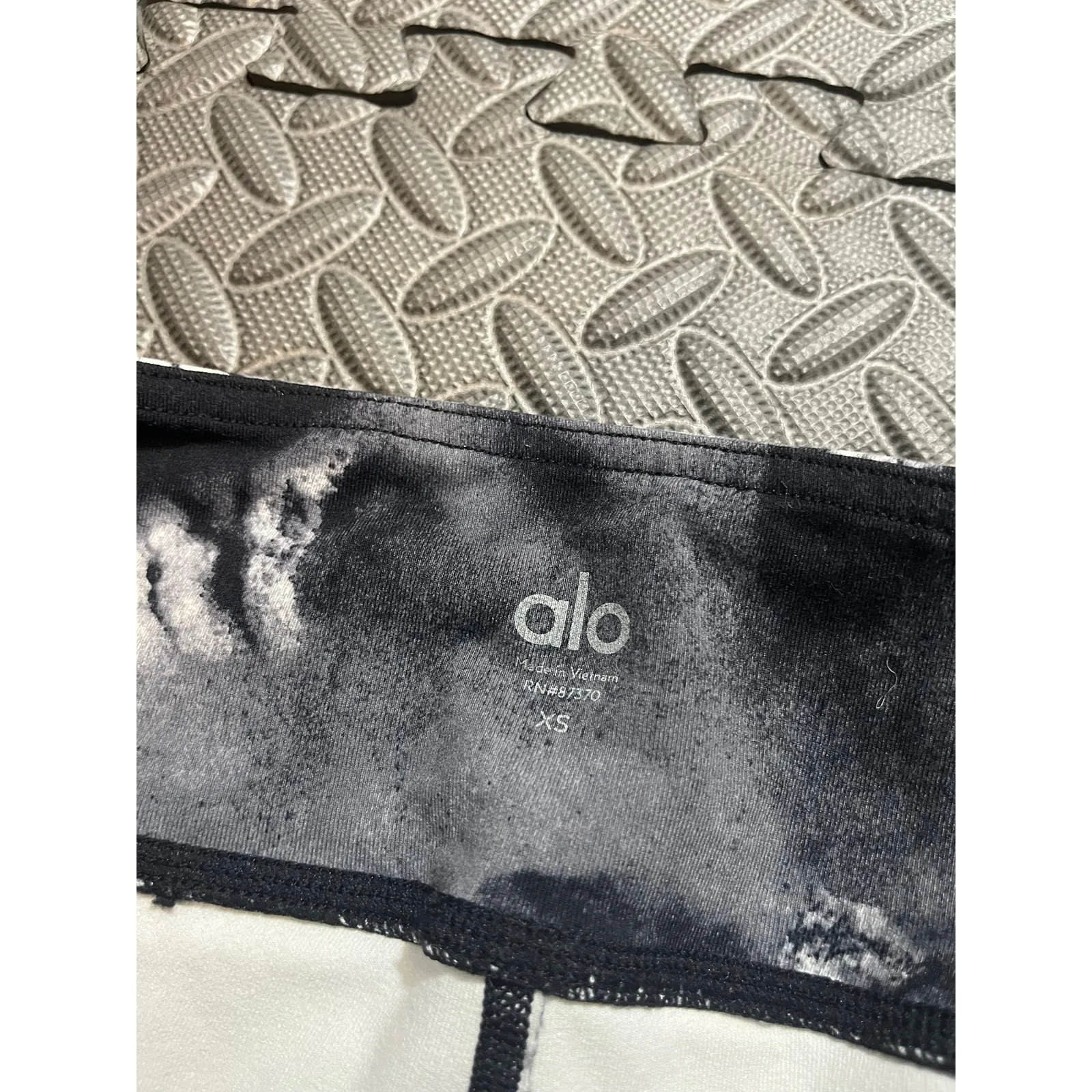 Alo‎ Airbrush Legging Black White Tie Dye Blotted Pant XS yoga pants athletic - Image 2