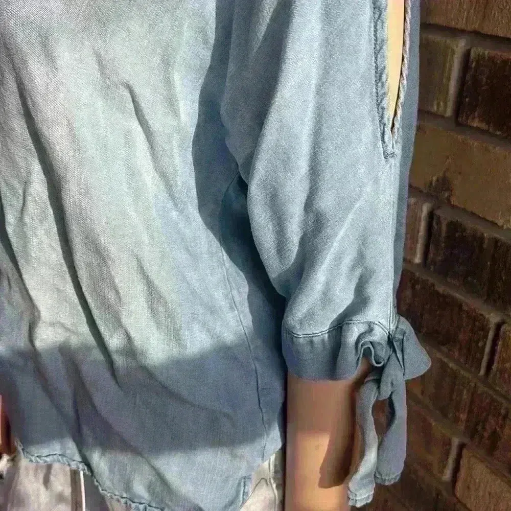 Velvet heart women's Mylee split- sleeve pullover blouse size M - Image 4