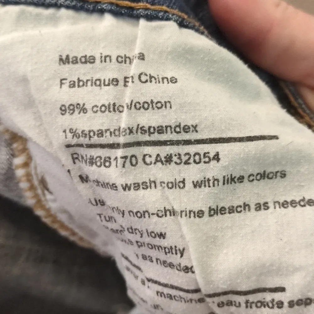 BDG shortie shorts size 27 - Image 4