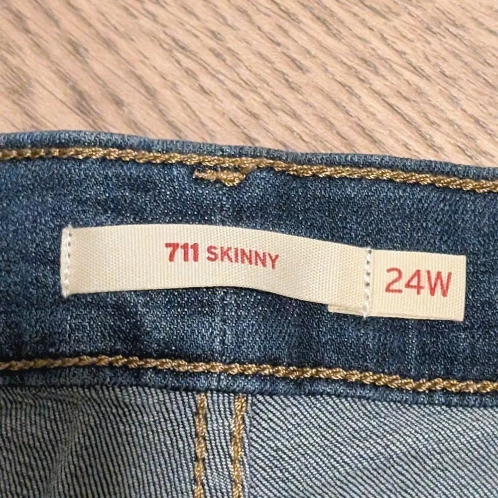 Levi's Jeans Plus 24W 24 711 Skinny Dark Wash Ripped Distressed Denim Pants NEW - Image 4