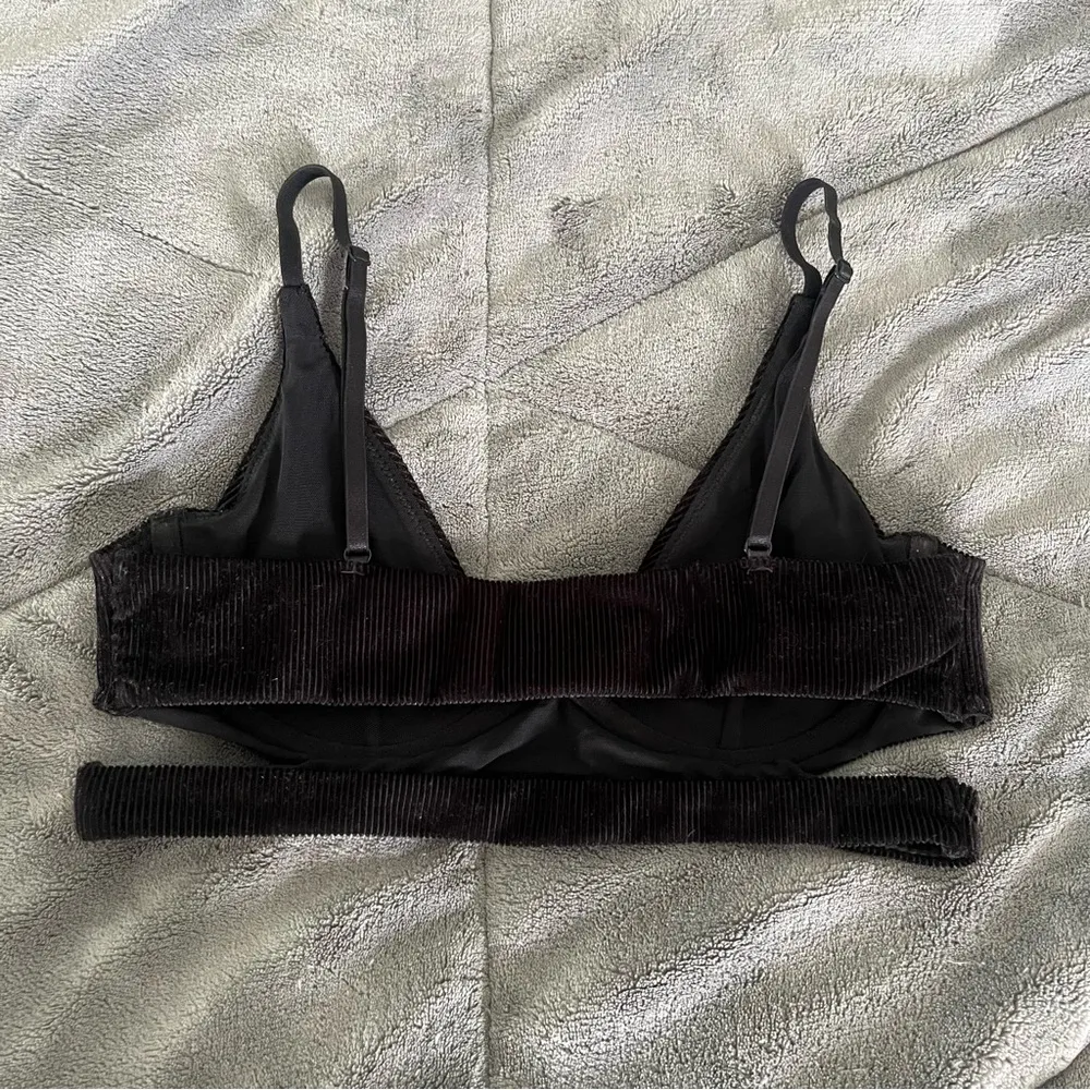 Urban Outfitters Out From Under cut it out ribbed velvet bra black size medium - Image 6