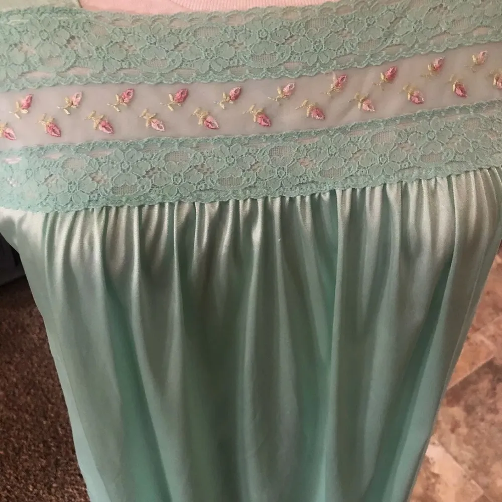 Vanity Fair Flower Lace Nightie Petite Rose Size Small Vintage Nightgown - Image 3