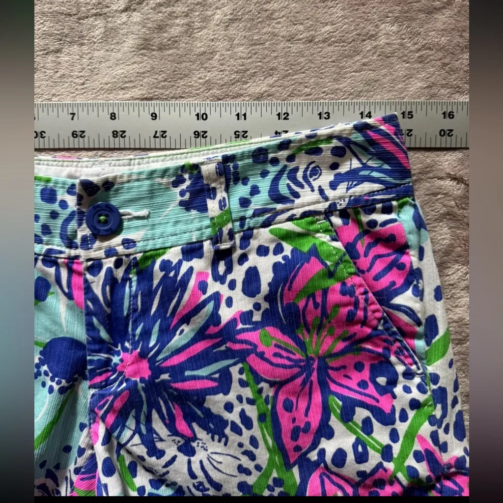 LILLY PULITZER Callahan‎ Chino Shorts Shorely Big Flirt Hibiscus Floral Size 0 - Image 5