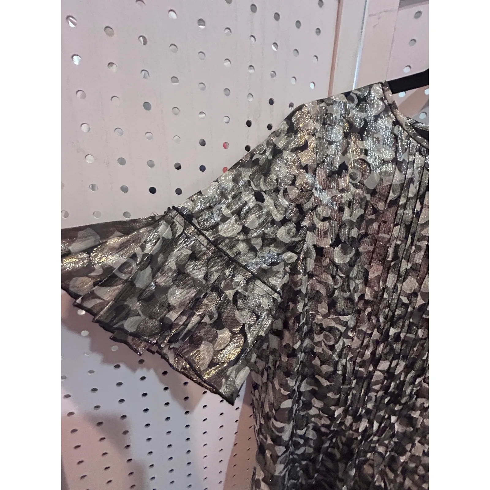 DKNY Donna Karan‎ New York Women's Metallic Print Pleated  Top Size 10 - Image 3