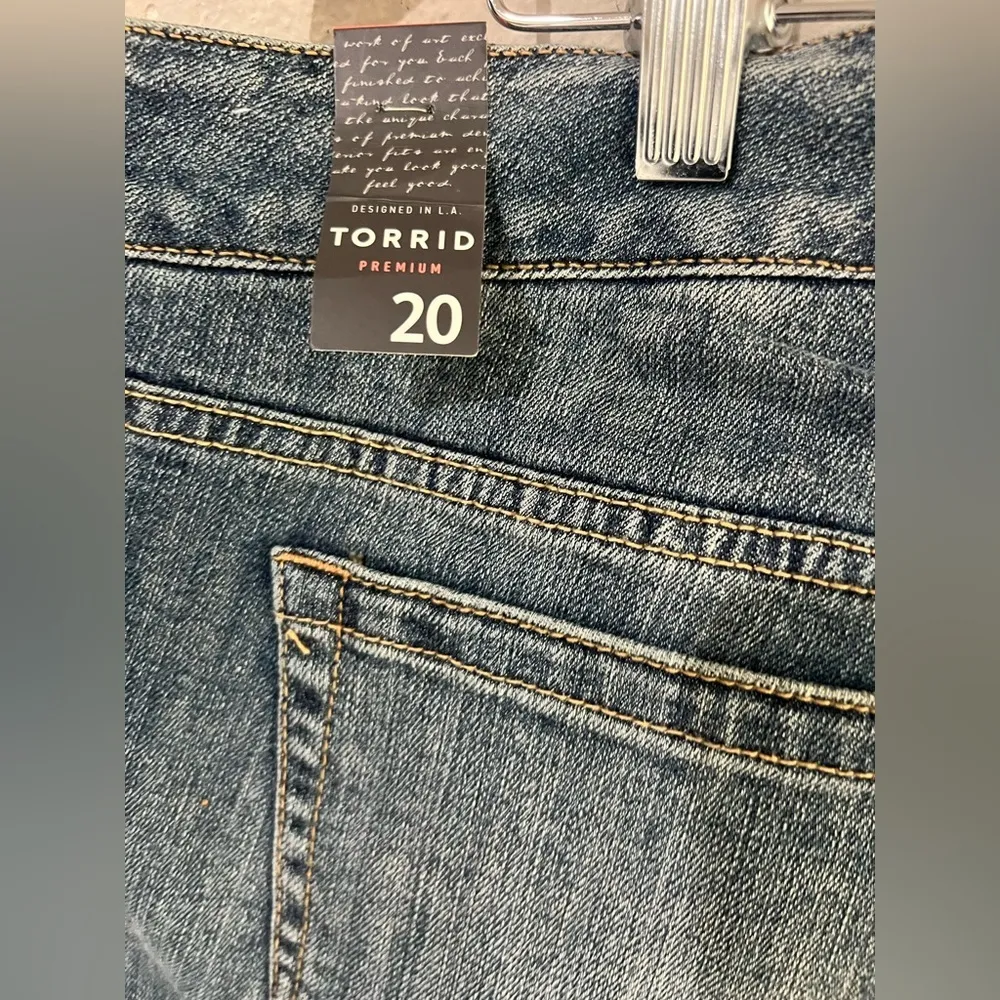 Torrid distress boyfriend PREMIUN jeans size 20 NWT - Image 6