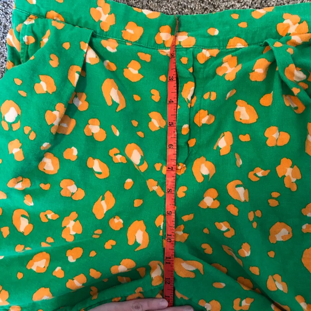 Tabitha Brown/Target green leopard print linen blend pleated shorts medium - Image 5
