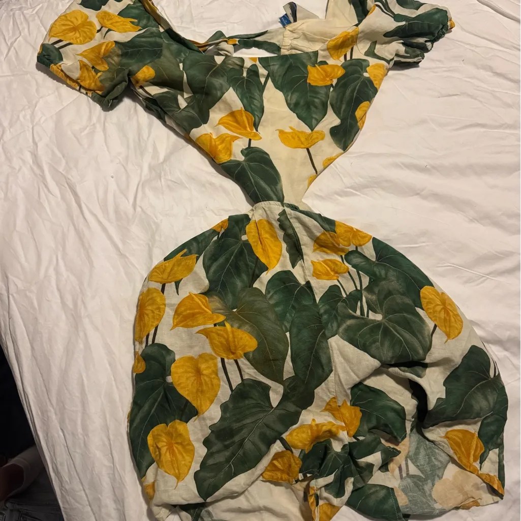 Farm Rio Cutout Romper Size M - Image 3