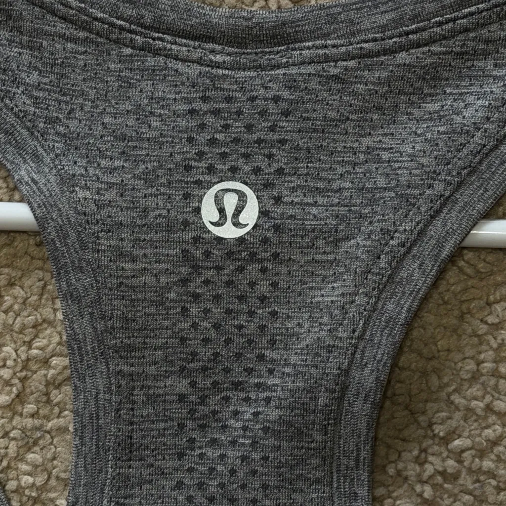 Lululemon  Swiftly Grey Sz6 - Image 3