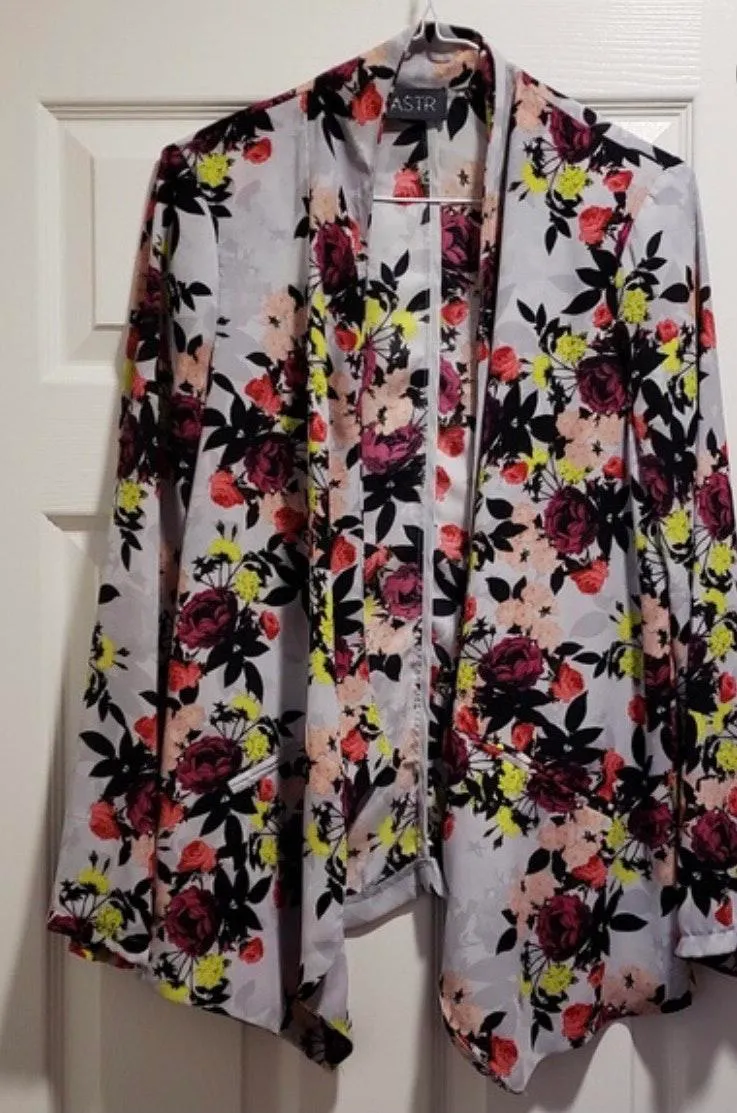 Floral Cardigan Size S - Image 4
