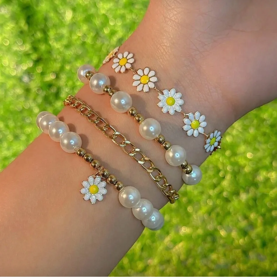 🌼🌼🌼3 for 12$🌼🌼🌼Daisy and Pearl Gold Bracelet Set White - Image 4
