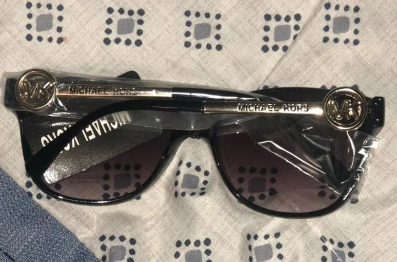 Mk Sun Glasses 👓 Black - Image 3