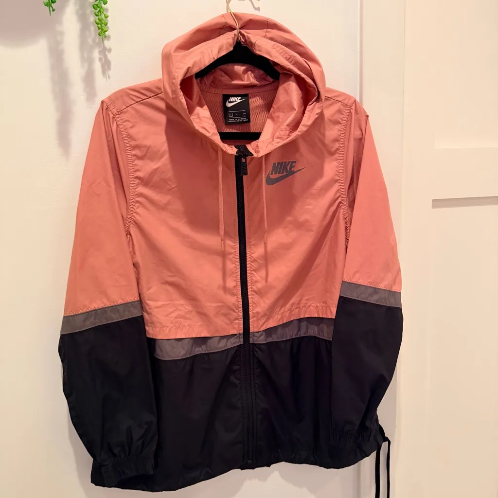 Nike Sportswear Repel Women's Windbreaker Coral Black Colorblock Jacket Small - Image 2