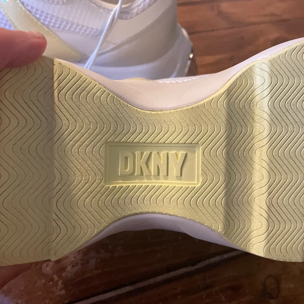 NWOT Juna Sneaker (Women) - DKNY - - Image 3