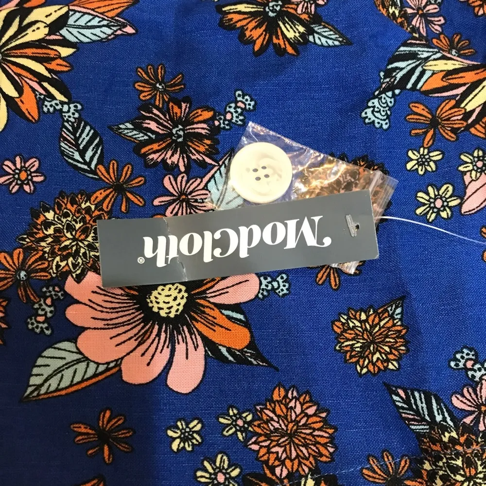 ModCloth Breezy Days On My Mind Button-Up Crop Top S blue floral flowers - Image 5