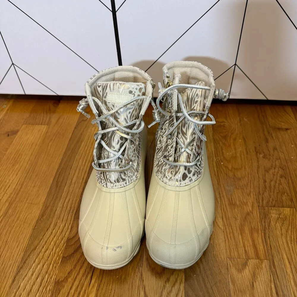 Sperry Women’s 8 Round Toe Syren Gulf Metallic Jacquard Duck Boot Rain Boots - Image 3