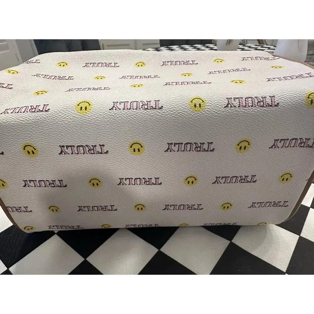 Truly Beauty Signature Smiley Vanity Case White - Image 3