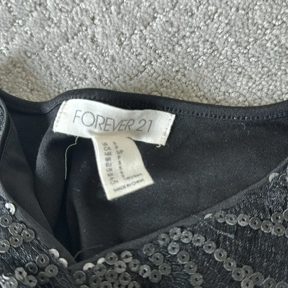 Forever 21 Sequin Black Crop Top - Image 5