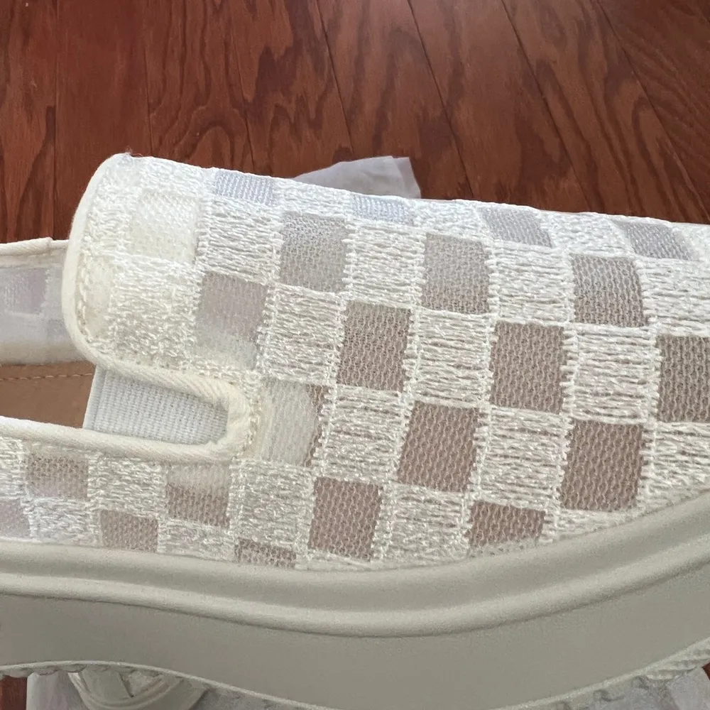 Red dragonfly organza shoes, White Checkered Slip - Image 7