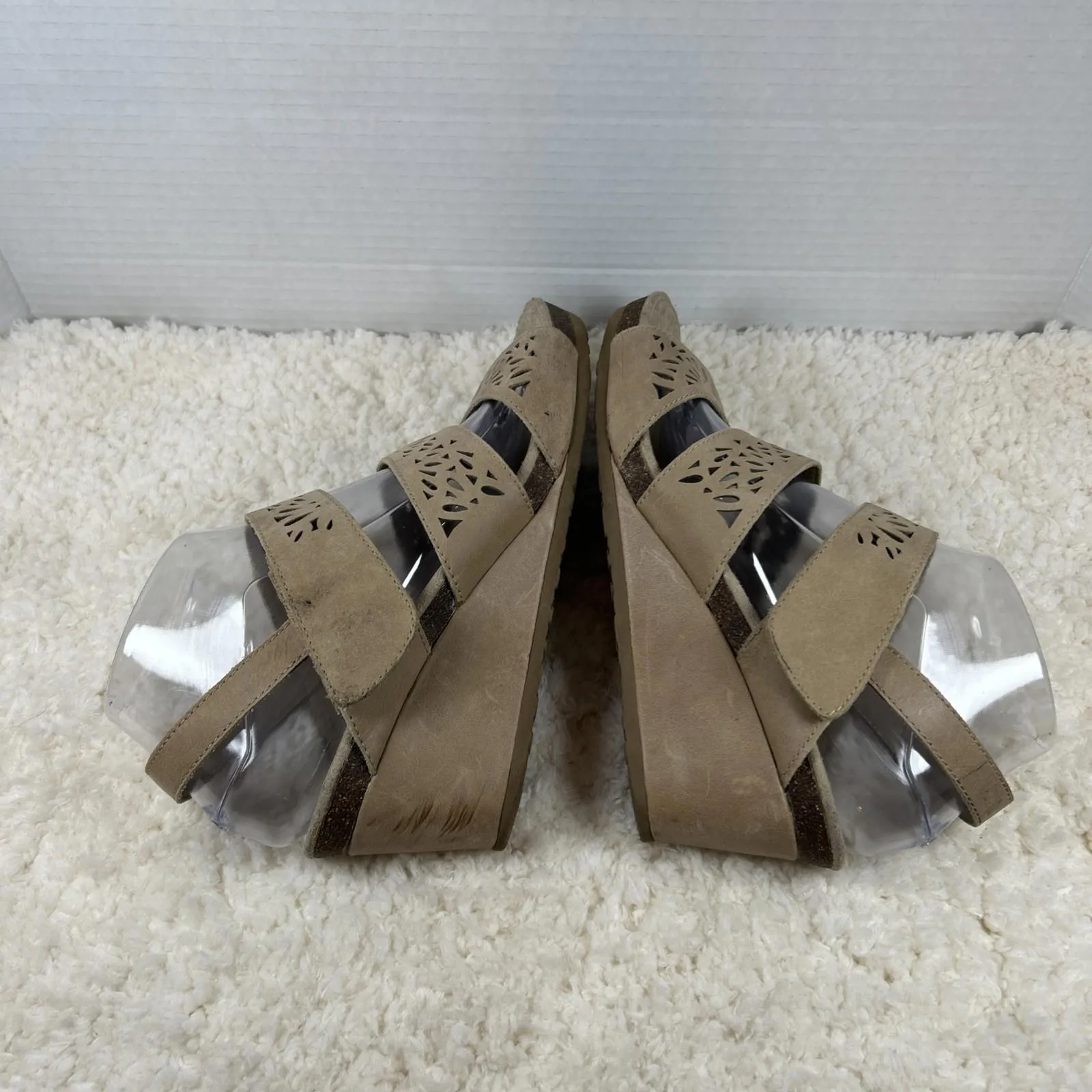 AETREX Laser cut Leather Womens Hook & Loop Toe Sandals Shoe Size 8.5 - Image 3