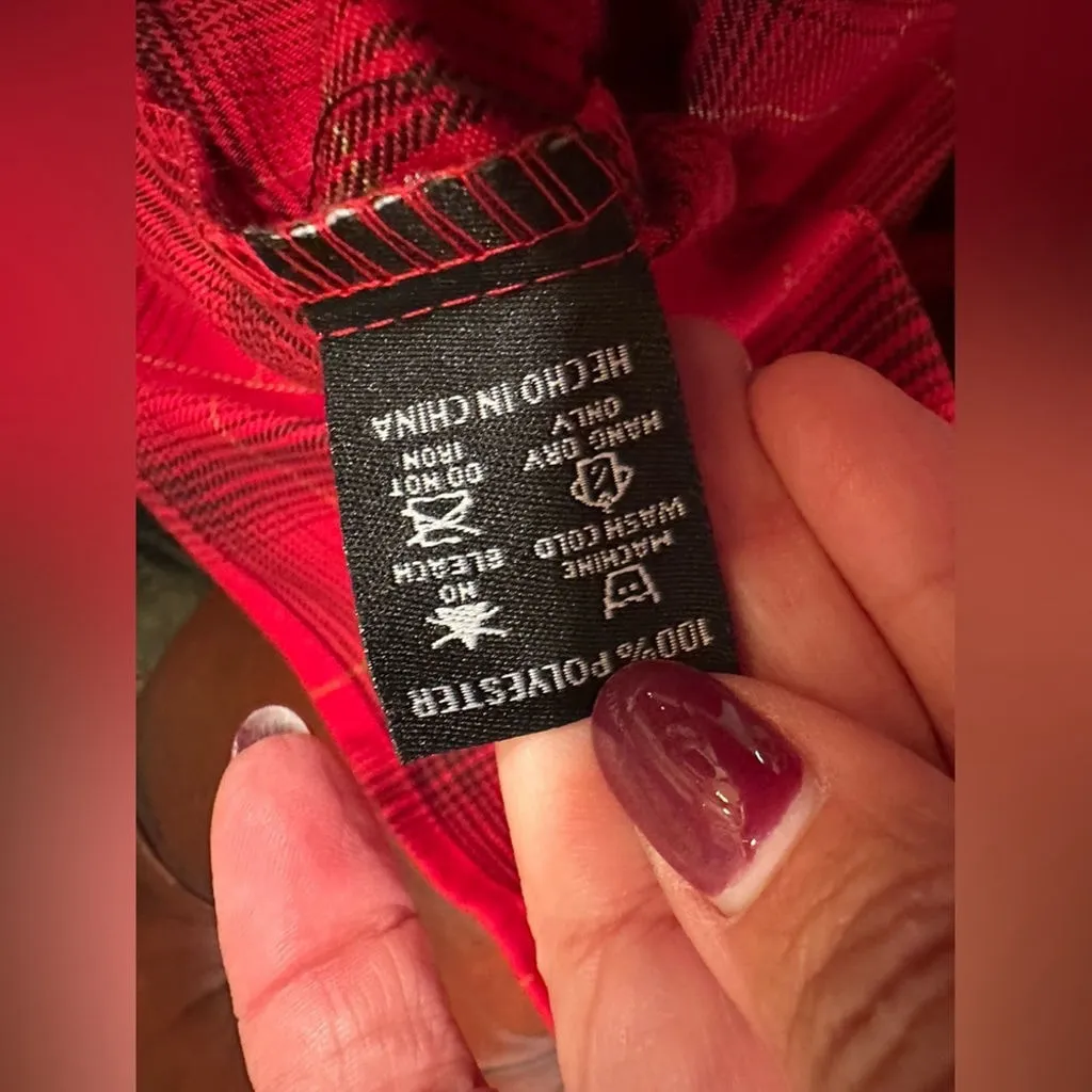 NWT DIXXON Women's Red Plaid FLANNEL BUTTON UP SHIRT ( cropped ) Size L - Image 10